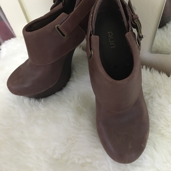 Auri Marilyn Platform Bootie - Picture 1 of 8